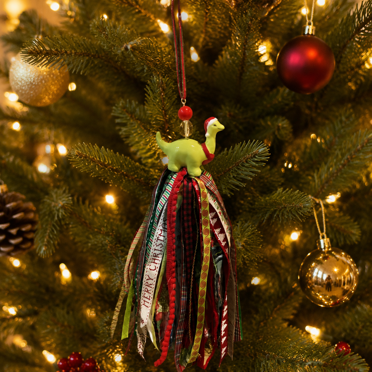 Dinosaur Holiday Cheer 07-green-dinosaur-christmas 03-seasonal