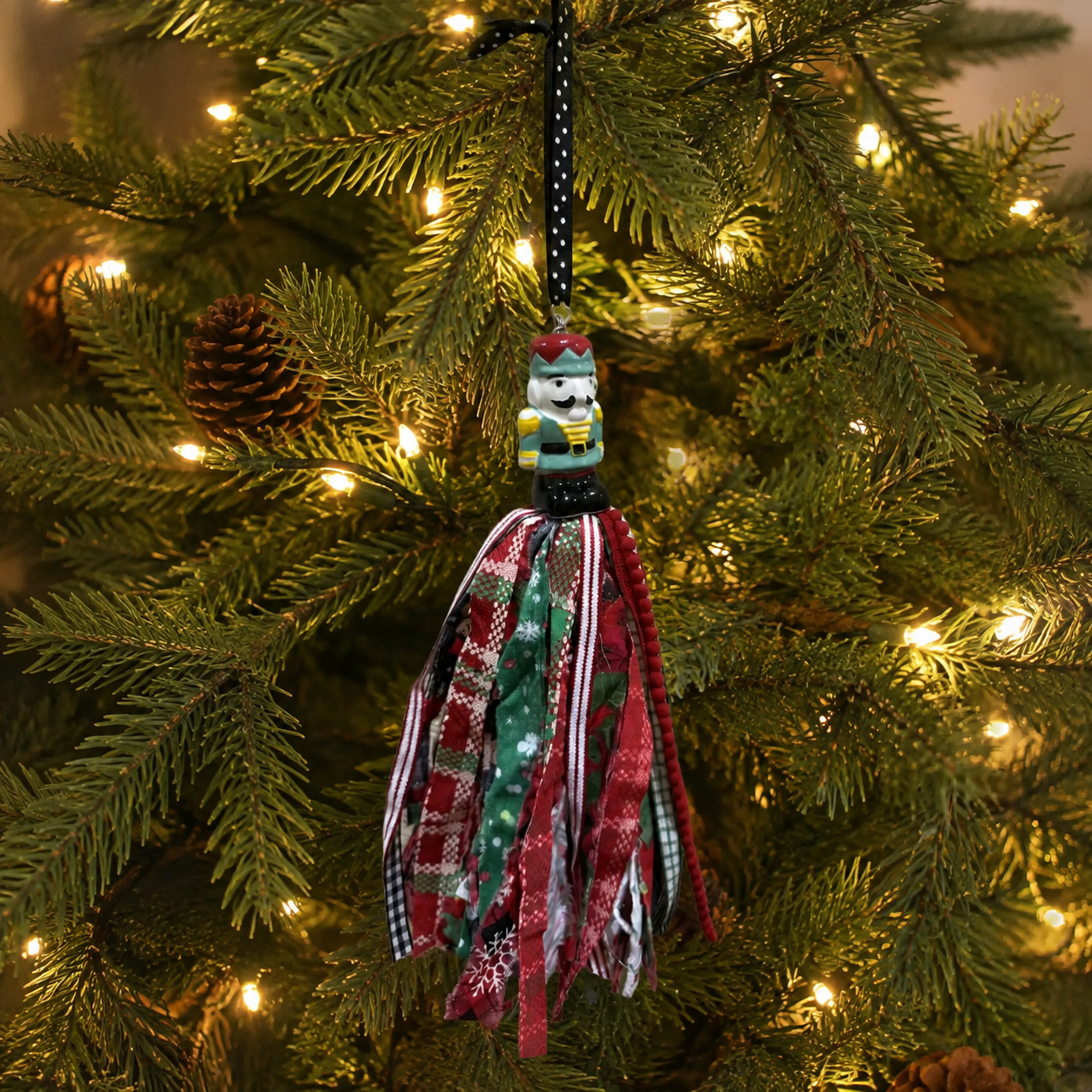 Nutcracker Noel 03-minion 03-seasonal