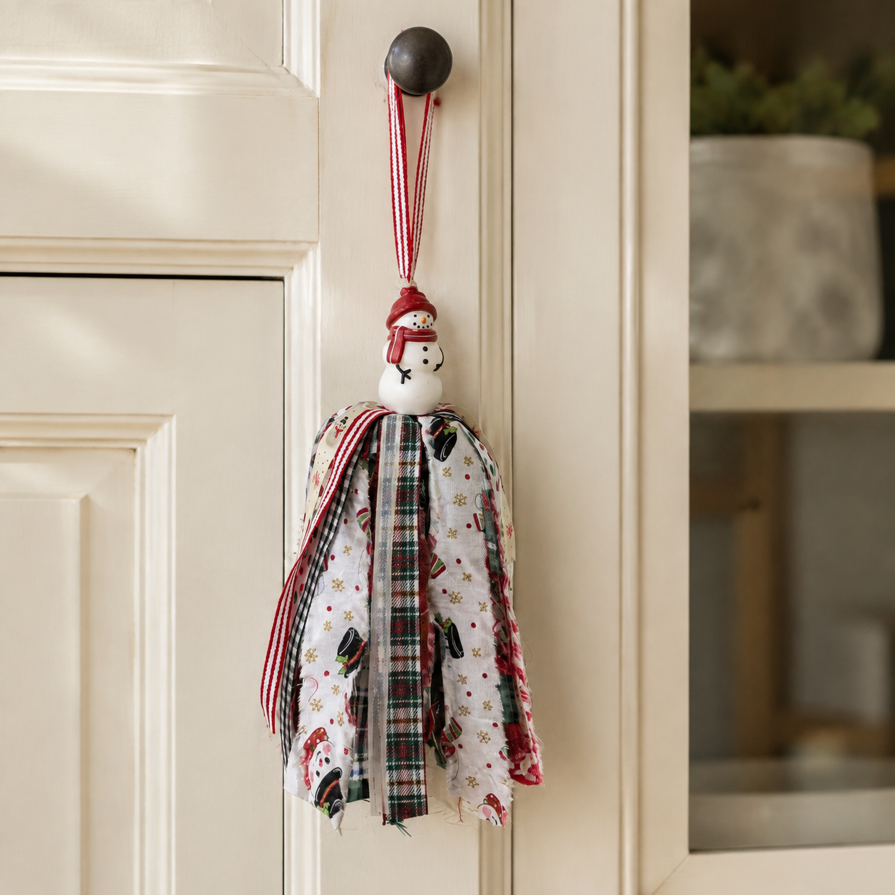 Snowman's Little Helper 11-snowmans-little-helper 02-indoor