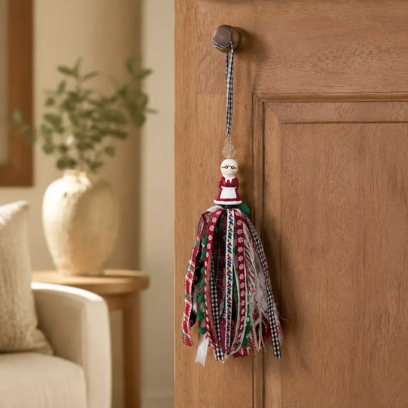 Mrs. Claus’s Christmas Cheer — Door Tassel